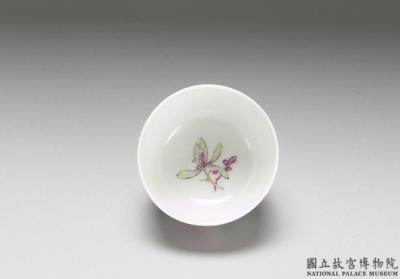 图片[3]-Wine cup in falangcai enamels on white ground with painted pattern of flower brocade. Qing dynasty, Qianlong reign, 1741-China Archive